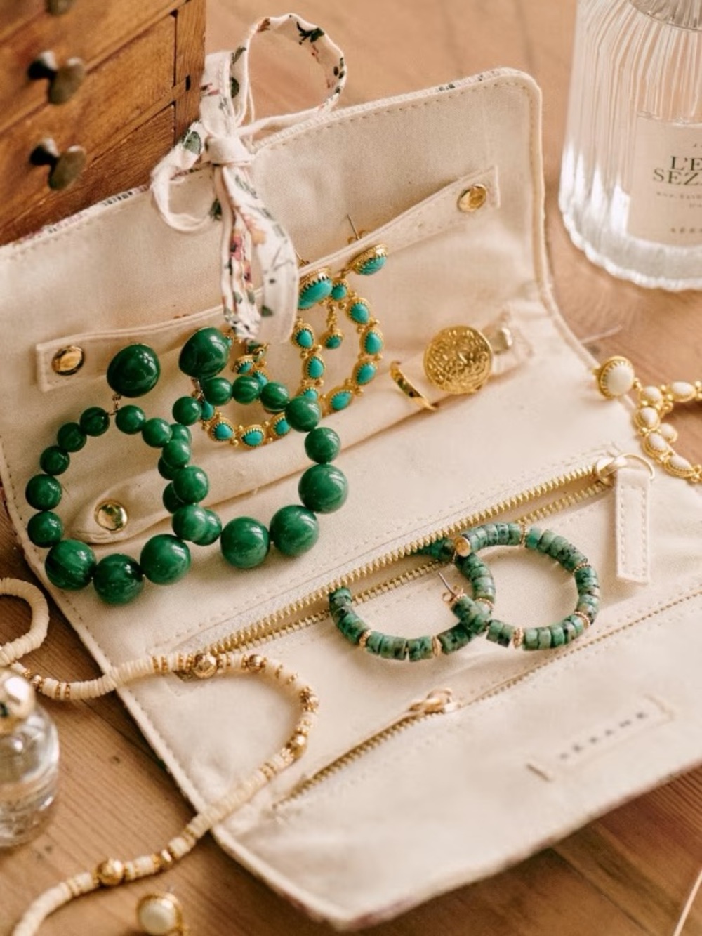 SEZANE JEWELRY POUCH WRAP. FIORI.